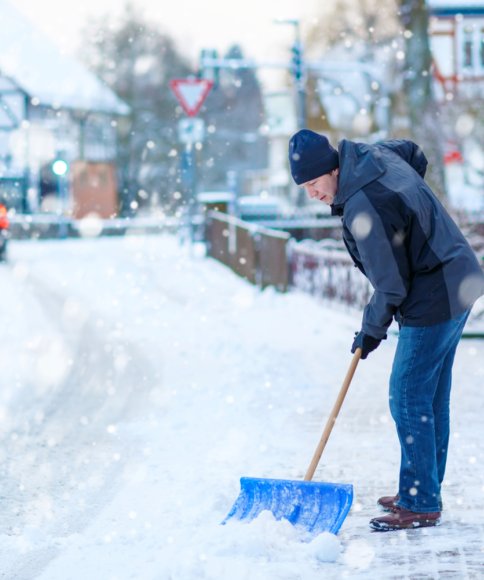 24 Stunden Winterdienst Zu Fairen Preisen.